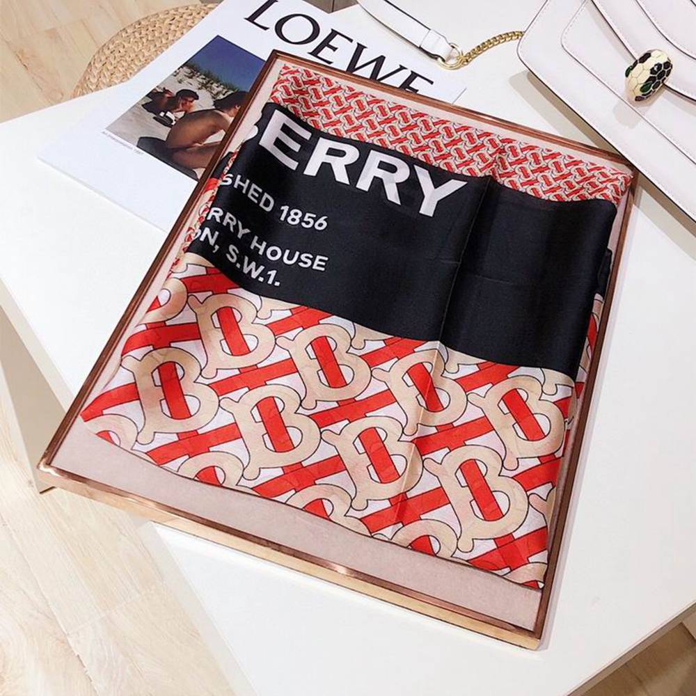 Bv*b*rry Scarf